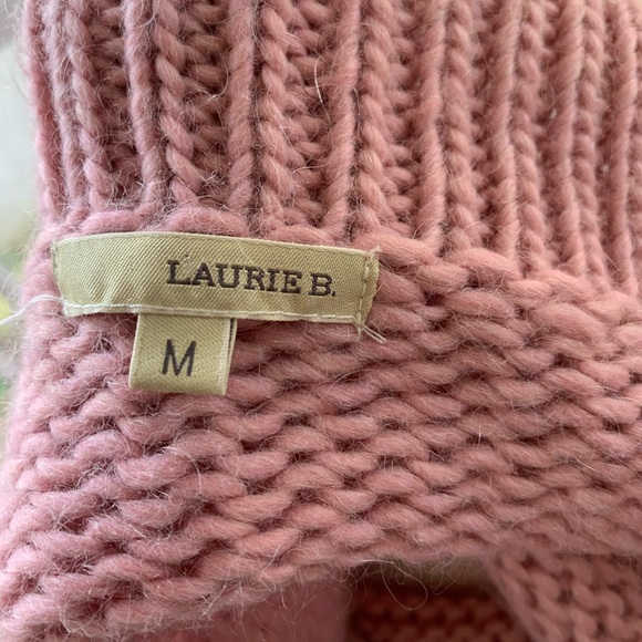 LAURIE B. soft mohair blend Vneck with collar - Picture 6 of 7